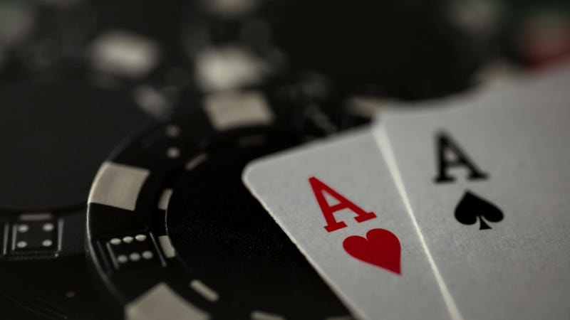 Baccarat tips: Control emotions & stop chasing losses 