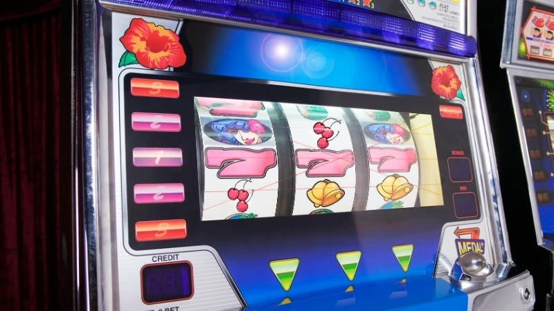 This explains how randomness works in slot games
