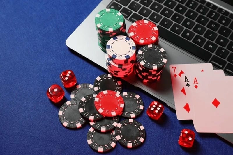 When to hit, stand, double down, or split in blackjack strategy